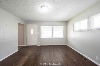 4353 Evanston Ave in Indianapolis, IN - Building Photo - Building Photo
