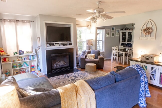 815 Woodgreen Dr in Durham, NC - Building Photo - Building Photo