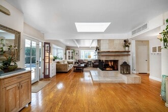 4571 Canoga Dr in Los Angeles, CA - Building Photo - Building Photo