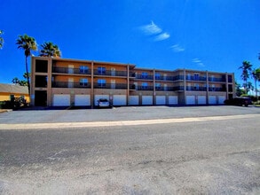115 E Coronado Dr in South Padre Island, TX - Building Photo - Building Photo