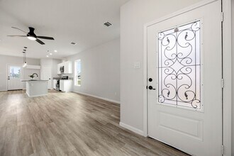 8 Donna Ct in Brookshire, TX - Building Photo - Building Photo