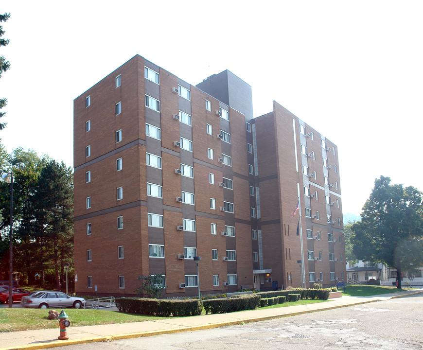 Golden Towers in Tarentum, PA - Building Photo