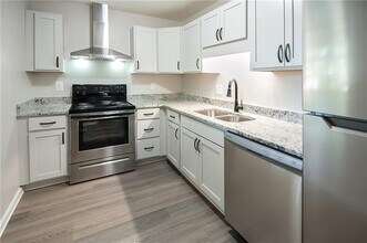 3117 Colonial Way in Atlanta, GA - Foto de edificio - Building Photo