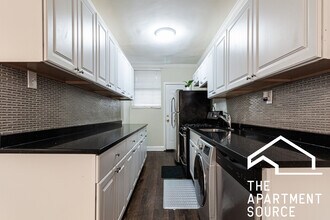 732 W Roscoe St, Unit 1N in Chicago, IL - Foto de edificio - Building Photo