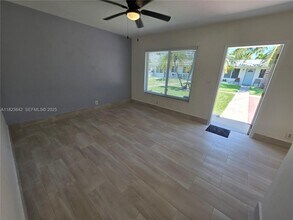 120 NE 10th Ave in Hallandale Beach, FL - Building Photo - Building Photo