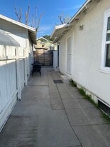 10516 Jardine Ave, Unit 10516 1-2 in Sunland, CA - Building Photo
