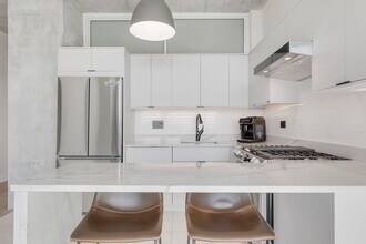 235 W Van Buren St, Unit 4004 in Chicago, IL - Foto de edificio - Building Photo