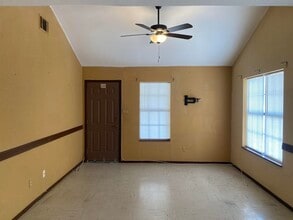3316 E Ash St in Laredo, TX - Foto de edificio - Building Photo