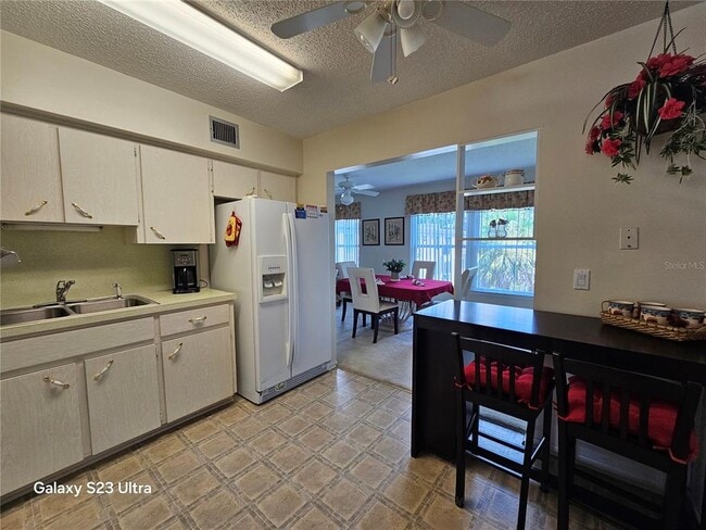 2426 Persian Dr in Clearwater, FL - Building Photo - Building Photo