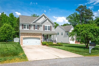 300 Kilt Dr in Chester, VA - Foto de edificio - Building Photo