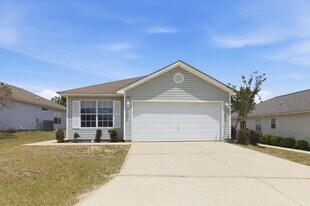 122 Nivana Dr in Crestview, FL - Building Photo