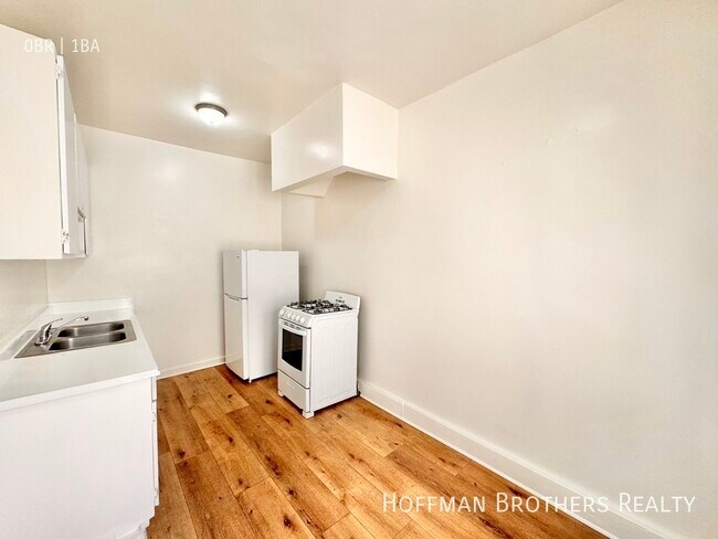 739 Normandie Ave in Los Angeles, CA - Building Photo - Building Photo