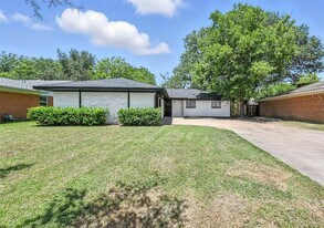 214 Dorris Dr in Grand Prairie, TX - Building Photo