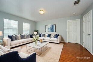 107 Fry St in Denton, TX - Building Photo