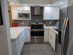 201 NW 7th St, Unit #202 in Miami, FL - Building Photo - Building Photo