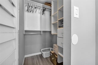 1320 Drexel Ave, Unit #305 in Miami Beach, FL - Building Photo - Building Photo