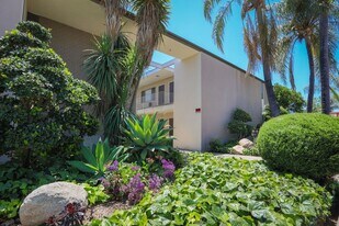 14024 Oxnard St in Los Angeles, CA - Building Photo