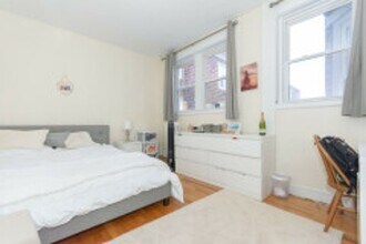 322 St Paul St in Brookline, MA - Building Photo - Building Photo