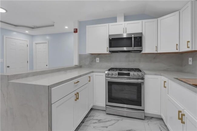 458 High St in Central Falls, RI - Foto de edificio - Building Photo