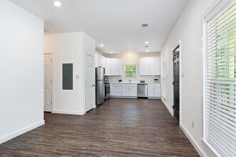 311 Sweet Pea in Somerville, TX - Building Photo - Building Photo