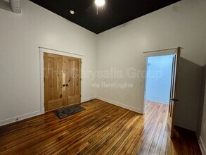 209 W Main St in Ottawa, IL - Foto de edificio - Building Photo