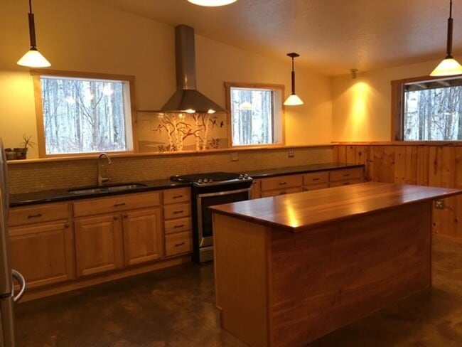 750 Spudwood Rd in Fairbanks, AK - Building Photo - Building Photo