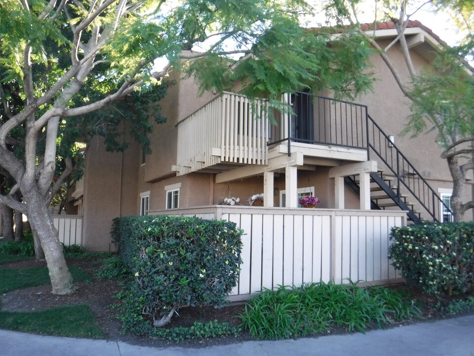 21372 Brookhurst St in Huntington Beach, CA - Building Photo