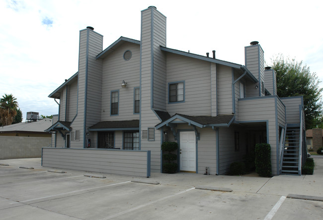 204 Williamson Way in Bakersfield, CA - Foto de edificio - Building Photo