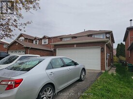 3177 Colonial Dr in Mississauga, ON - Building Photo
