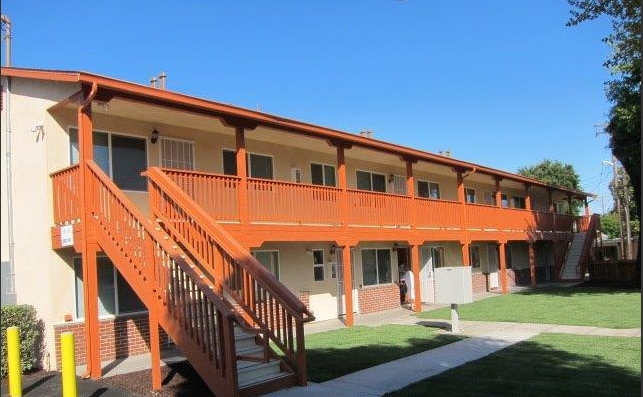 313 Campus Way in Modesto, CA - Foto de edificio