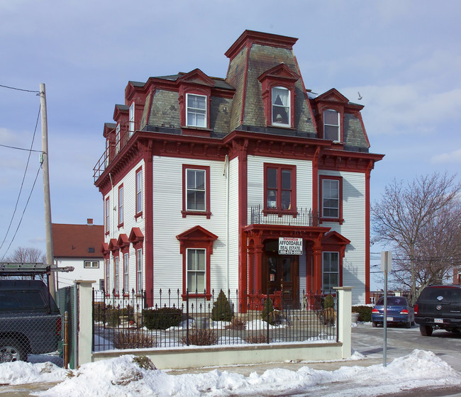 825 2nd St in Fall River, MA - Building Photo - Building Photo