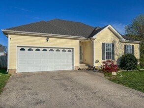 3677 Aurora Dr in Clarksville, TN - Building Photo - Building Photo