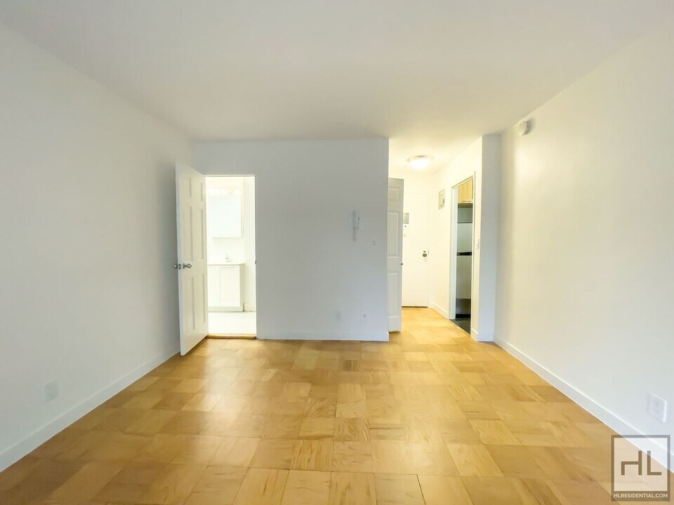 EAST 36 STREET in New York, NY - Building Photo