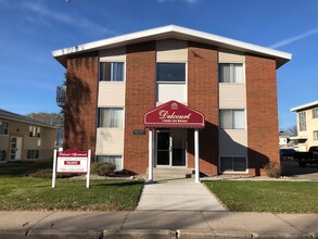 Delcourt Apartments in Edmonton, AB - Building Photo - Building Photo