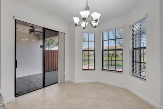 10139 Wellington Parc Dr in Wellington, FL - Foto de edificio - Building Photo