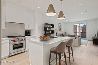 19 Washington St in Saratoga Springs, NY - Building Photo - Building Photo