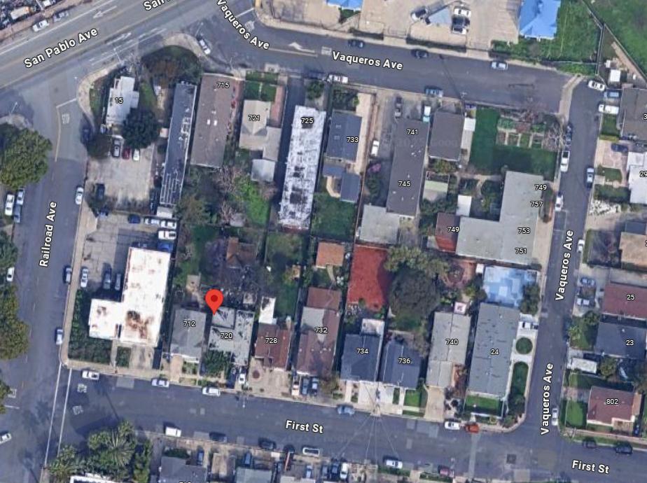 718 First St in Rodeo, CA - Building Photo