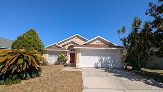 689 Cornwallis Dr in Davenport, FL - Building Photo