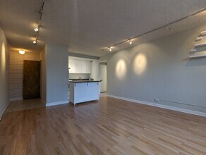 429 W Wellington Ave, Unit 13A in Chicago, IL - Foto de edificio - Building Photo