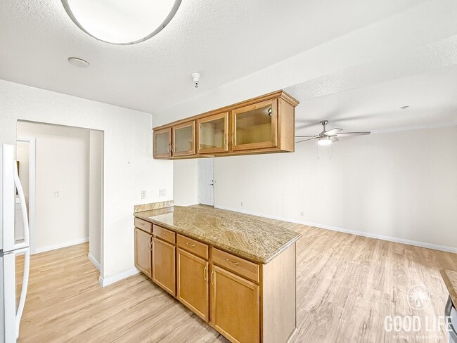 615 Fredricks Ave in Oceanside, CA - Foto de edificio - Building Photo