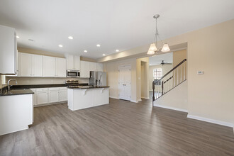1201 Pointe View Dr in Mars, PA - Building Photo - Building Photo