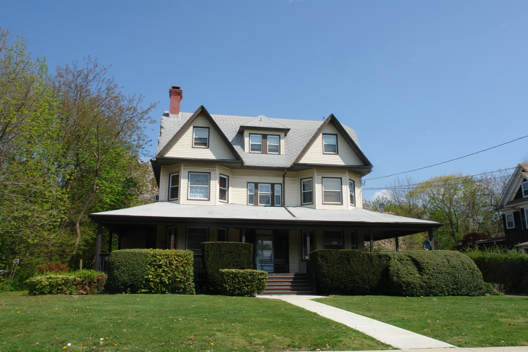 145 Morris Ave in Long Branch, NJ - Foto de edificio