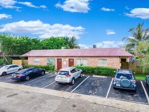 7740 SW 10th St-Unit -4 in North Lauderdale, FL - Building Photo - Building Photo