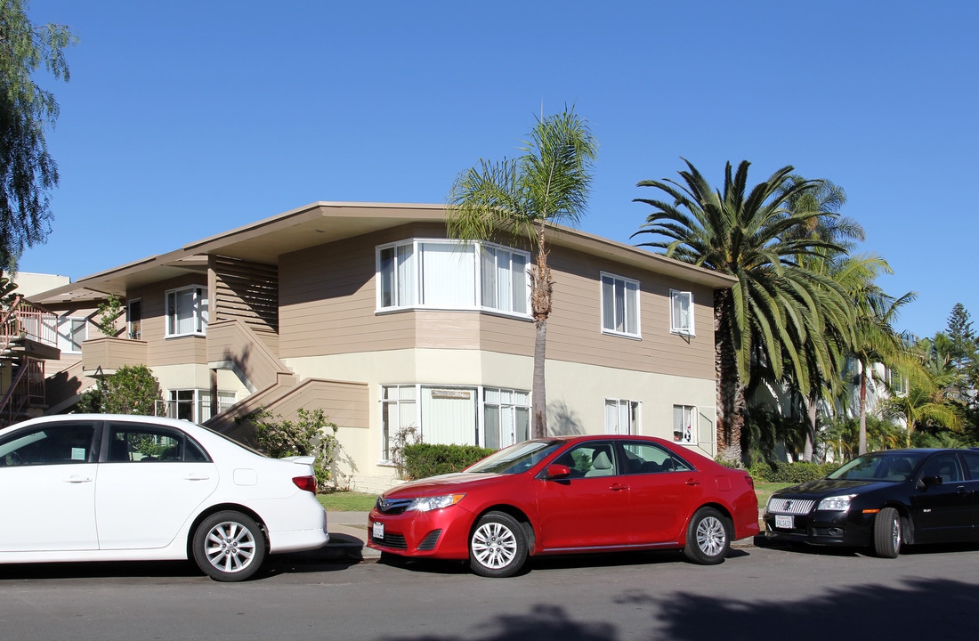 Lori Manor in Coronado, CA - Building Photo