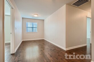 5959 Wolf Creek Dr in Atlanta, GA - Foto de edificio - Building Photo