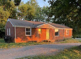 1302 Atlas St in Murfreesboro, TN - Building Photo