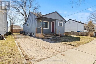 14 Elmwood Ave in St Catharines, ON - Building Photo - Building Photo