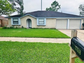 17618 Heritage Bay Dr in Webster, TX - Building Photo