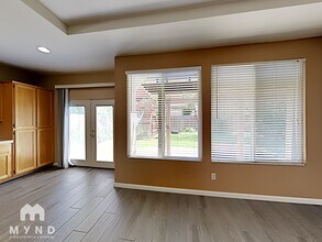 2040 Fenmore Way in Sacramento, CA - Building Photo - Building Photo
