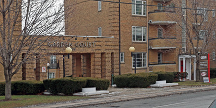 Garden Court Apartments in Toronto, ON - Building Photo - Building Photo